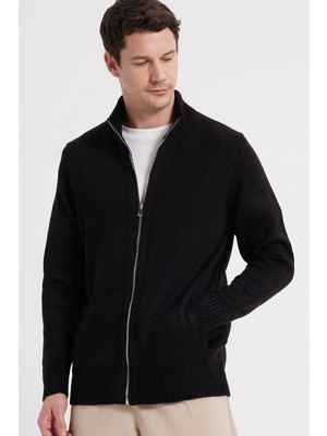 Siyah Tudors Erkek Hırka Standart Fit Akrilik Kumaş ve Fermuarlı Tasarımıyla Rahat Kullanım