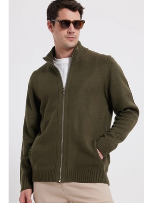 Tudors Haki Renkli Akrilik Kumaşlı Standart Fit Fermuarlı Hırka Erkekler İçin Şık Tasarım