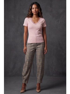 Madmext Pudra V Yaka Dantelli Slim Fit Kadın Tişört MG2683