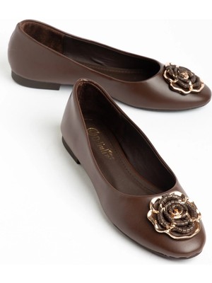 Dilimler Ayakkabı Büyük Numara Kadın Babet Kahverengi Cilt Çiçek Detaylı Aksesuar