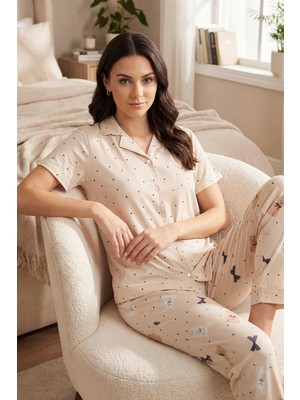 Lela Desenli Normal Kalıp Düğmeli Kısa Kollu Yumuşak Dokulu Pijama Takımı Bayan Pijama Takımı 65770110