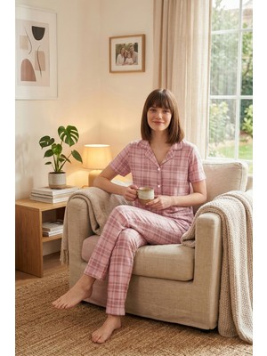 Lela Desenli Yumuşak Dokulu Regular Fit Düğmeli Kısa Kollu Pijama Takımı Bayan Pijama Takımı 65750101Y