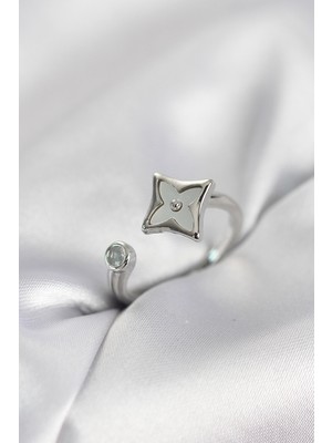 Zenvia Gümüş Renk Köşeli Yonca Model Zirkon Taşlı Kadın Yüzük - TJ-BYK4098