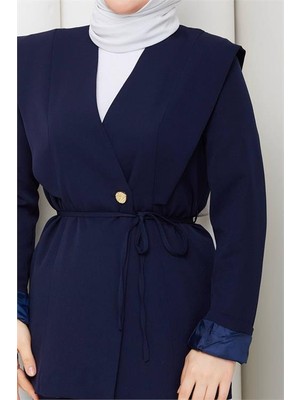 Neşeli Butik Kadın Lacivert Büyük Beden Vatkalı Gold Düğme Detaylı Blazer Ceket Takımı NBFT008