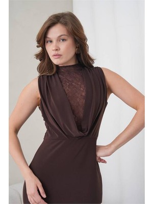 Neşeli Butik Kadın Kahverengi Degaje Yaka Dantel Detaylı Maxi Boy Abiye Elbise NBS9385