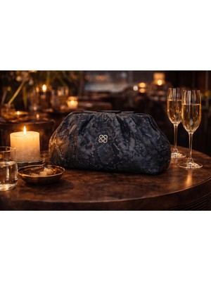 Siyah Yılan Derisi Desenli Büzgülü Kadın Portföy Çanta | Siyah T8302