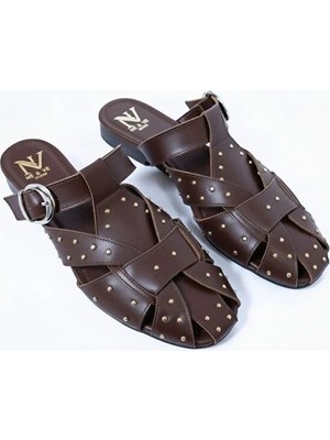 Ne&Ve Shoes Kahve Deri Pim Detaylı ve Tokalı Kadın Kare Burun Sabo Terlik