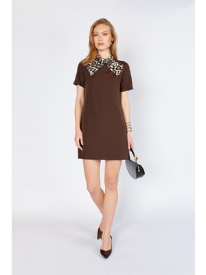 Tena Kadın Kahve 5704 Yakası Fularlı Kısa Kollu Mini Elbise