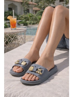 Slipcat Kadın Şık Tokalı Konfor Kaymaz Taban Plaj Balkon Günlük Ayıcık Detaylı Terlik