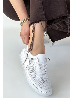 Shoegar Omma Beyaz Deri Lazerli Bağcıklı Spor Ayakkabı