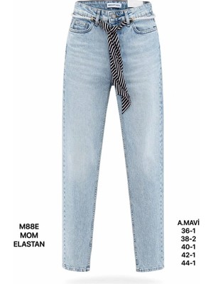Miss Poem Kadın Açık Mavi Kemer Detaylı Yüksek Bel Mom Fit Jean Pantolon