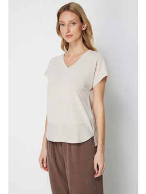 On Kadın V Yaka Parçalı T-Shirt 71475 Taş