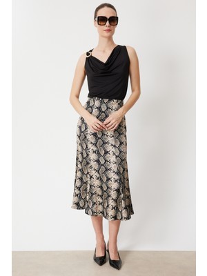 On Kadın Tek Omzu Aksesuarlı Degaje Yaka Bluz 71395 Siyah