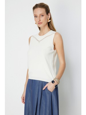 On Kadın Yakası Desenli Kolsuz Bluz 70515 Ekru