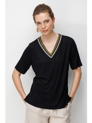 Desen Triko Kadın V Yaka Yakası Iki Renkli Işlemeli Taşlı Penye T-Shirt 26844 Siyah