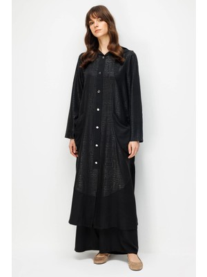 Micca Fenix Özel Desen Soft Kumaş ve Düz Ipekçe Garni Düğme Kapamalı Zamansız Kap Ferace-Siyah