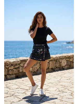 Nakışlı Kruvaze Şort Etek