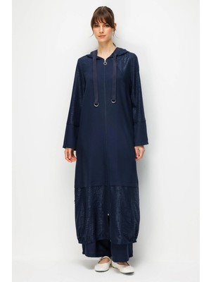 Micca Fenıx Özel Desen Soft Kumaş ve Düz Ipekçe Garnili Aksesuarlı Zamansız Kap Ferace-Laci