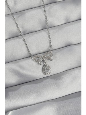 Nexgen 316L Çelik Gümüş Renk Zirkon Taşlı Fiyonk Detay Damla Kolye