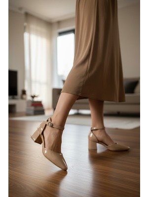Enoch Kadın Sivri Burunlu D'orsay Kesim Orta Silindir Blok Topuklu Bilekten Kemerli Ayakkabı