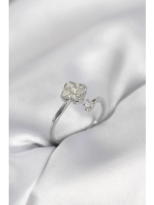 Nexgen Gümüş Renk Zirkon Taşlı Yonca Model Kadın Yüzük