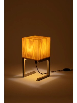 Sade Wooden Lamp Atelier Tahtı Çam Ağacı Kaplamalı Masa Abajuru