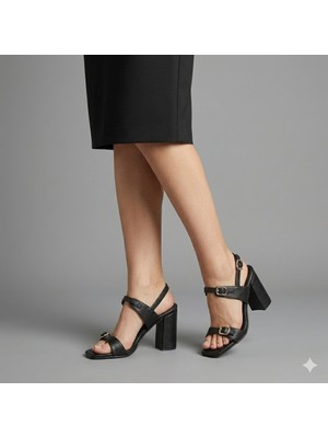 Kindep (Beyaz) Toka Detaylı Topuklu Kadın Ayakkabı Siyah