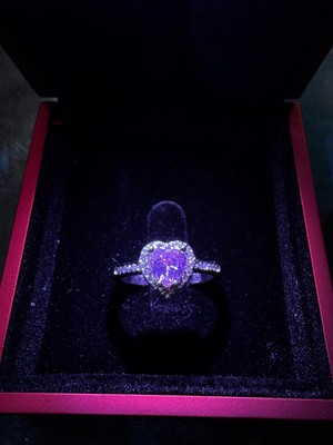 C&On Design Işıklı Kutuda Çelik Kararmaz Taşlı Ayarlı Kalp Yüzük