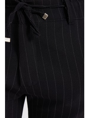 Tudors Erkek Slim Fit Dar Kesim Gofre Kumaş Beli Bağcıklı Çizgili Siyah Pantolon