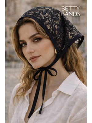 Betty Bands Siyah Dantel Tül Bandana – Bağlamalı Şık Saç Aksesuarı | Vintage & Romantik Stil