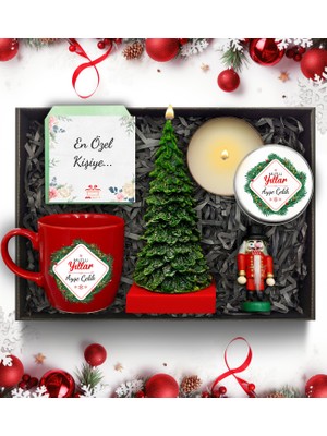As Gift Yılbaşı Temalı Kişiye Özel Kırmızı Kupa & Çam Ağacı Mum & Beyaz Metal Mum & Mini Fındıkkıran Figürü Hediye Seti