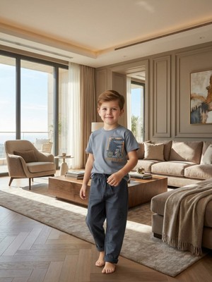 Alyakids Erkek Çocuk Beli Lastikli Çizgili Pantolon ve Baskılı T-Shirt Kombin