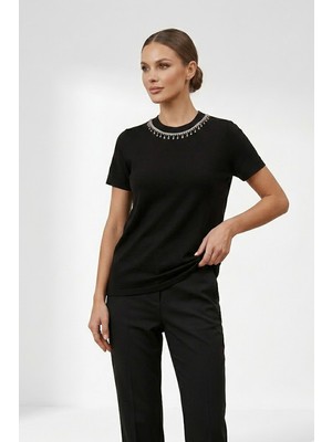 Eskişehir Mağazacılık MB27.167 Moodbasic Yakası Taş Işlemeli Tshırt