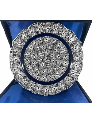 Çini Evi Siyah Beyaz Ahenk – Iznik Çini Tabak