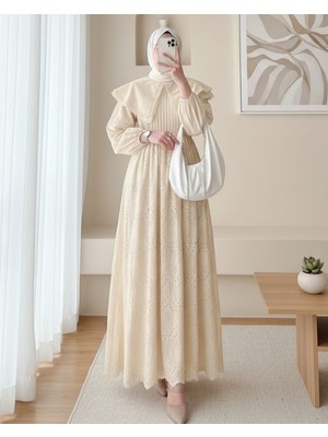 Modamorfo Pelerin Yaka Dantel Detaylı Elbise Bej Pamuk - Polyester Kloş Kalıp Şık Kombin Önerisi