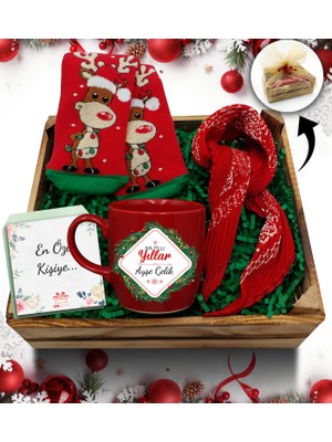 As Gift Mini Kasa Içerisinde Kişiye Özel Kırmızı Kupa & Fular & Yılbaşı Çorabı Hediye Seti