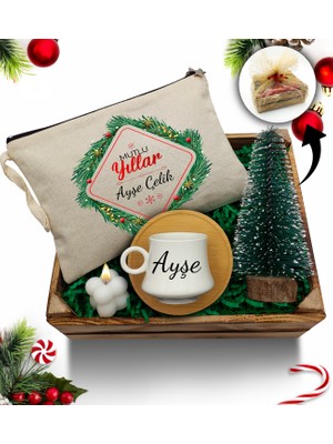 As Gift Kasa Içerisinde Kişiye Özel Kanvas Makyaj Çantası & Bambu Tabaklı Beyaz Fincan & Çam Ağacı & Bubble Mum Hediye Seti
