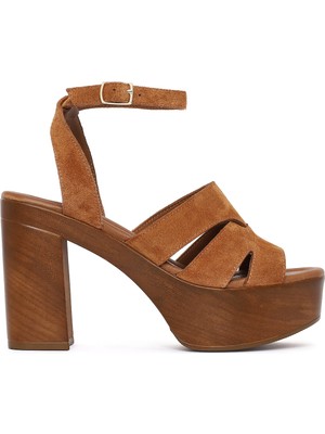 Derimod Kadın Taba Bilekten Tokalı Kalın Yüksek Topuklu Süet Deri Sandalet 26SFD152610