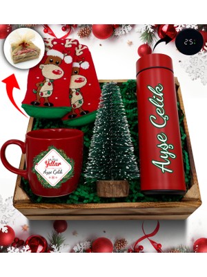 As Gift Kasa Içerisinde Kişiye Özel Kırmızı Termos & Çam Ağacı Mum & Kırmızı Kupa & Yılbaşı Çorabı Hediye Seti