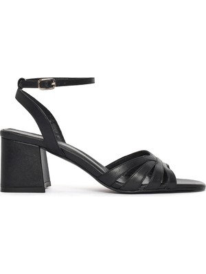 Derimod Kadın Siyah Bilekten Tokalı Kalın Topuklu Deri Sandalet 26SFD161418