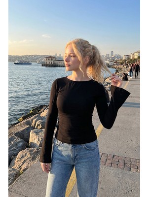 Almila Kadın Siyah Kayık Yaka Ispanyol Kol Fitted Pamuklu Penye Tişört Bluz