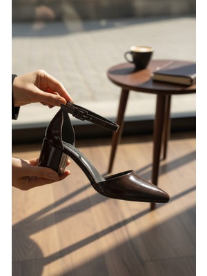 Enoch Kadın Sivri Burun Alçak Kalın Topuklu Bilekten Bağlı Şık Ayakkabı