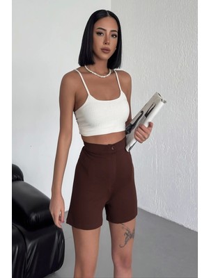 Tarz ve Rahatlığı Bir Arada Sunan Yüksek Bel Esnek Likralı Krep Şort Kahverengi ( Lisinya )