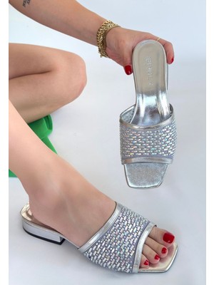 isiltikidsmoda Ortu Gümüş Cilt Işlemeli Terlik - Lisinya