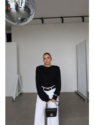 Özge Özgenç Omuzu Vatkalı Basic Bluz