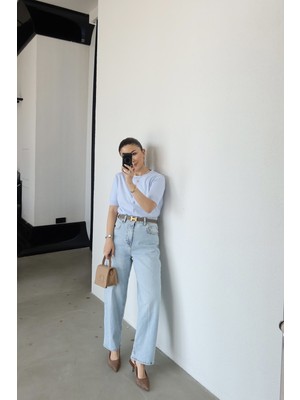 Özge Özgenç Kemerli Rahat Kalıp Jean