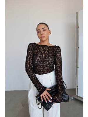 Özge Özgenç Kayık Yaka Dantel Bluz