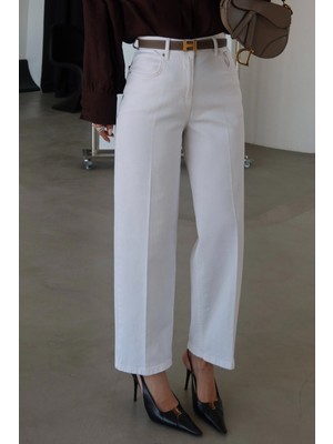 Özge Özgenç Kemerli Rahat Kalıp Jean