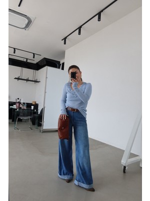 Özge Özgenç V Yaka Güpür Işlemeli Triko