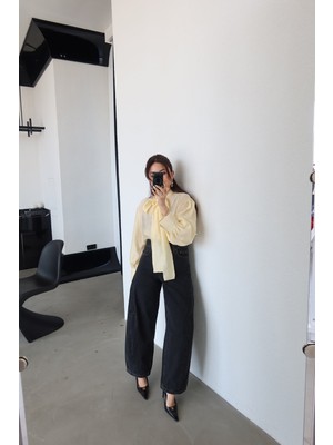 Özge Özgenç Dikiş Detaylı Geniş Kalıp Jean